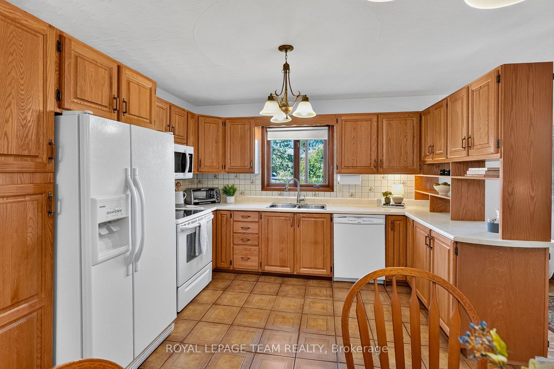 Photo 17 of 1343 Baden Avenue, Ottawa, Emerald Woods/Sawmill Creek — HOMEH
