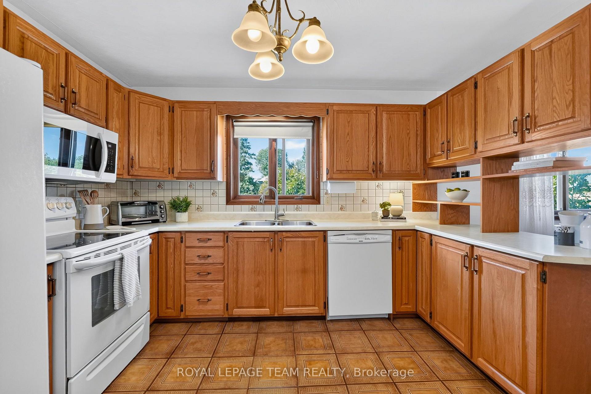 Photo 18 of 1343 Baden Avenue, Ottawa, Emerald Woods/Sawmill Creek — HOMEH