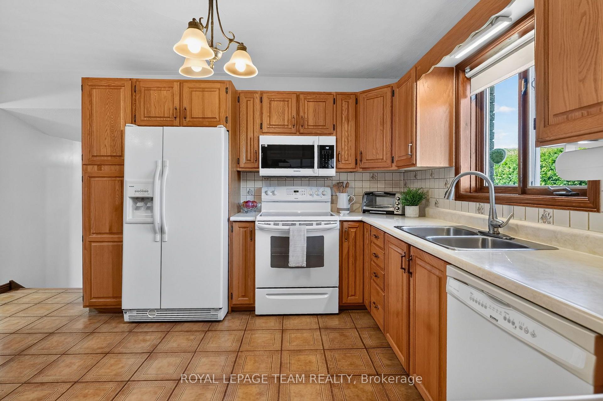 Photo 19 of 1343 Baden Avenue, Ottawa, Emerald Woods/Sawmill Creek — HOMEH