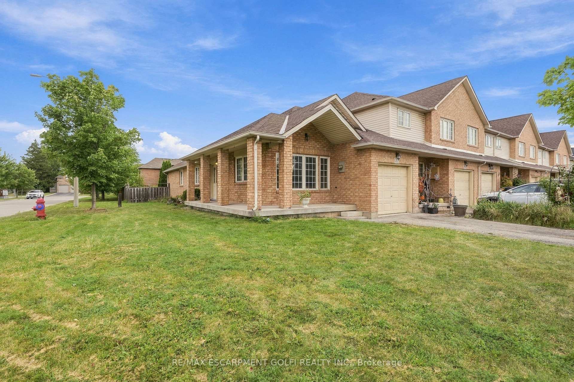 Photo 2 of 27 Pisa Drive, Hamilton, Lakeshore — HOMEH