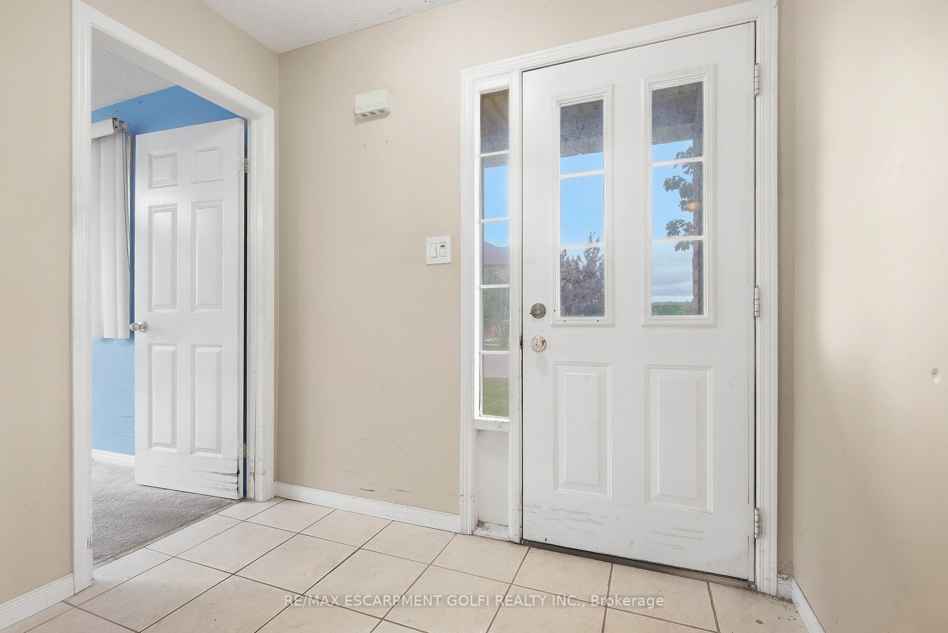 Photo 6 of 27 Pisa Drive, Hamilton, Lakeshore — HOMEH
