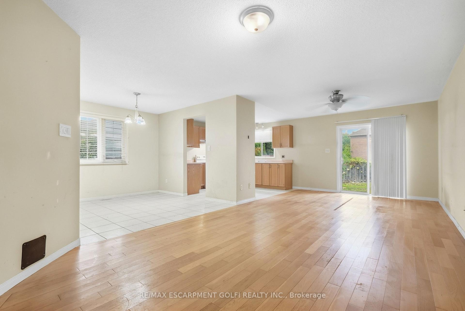 Photo 7 of 27 Pisa Drive, Hamilton, Lakeshore — HOMEH
