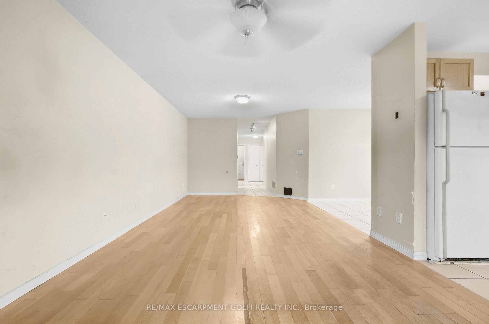 Photo 10 of 27 Pisa Drive, Hamilton, Lakeshore — HOMEH