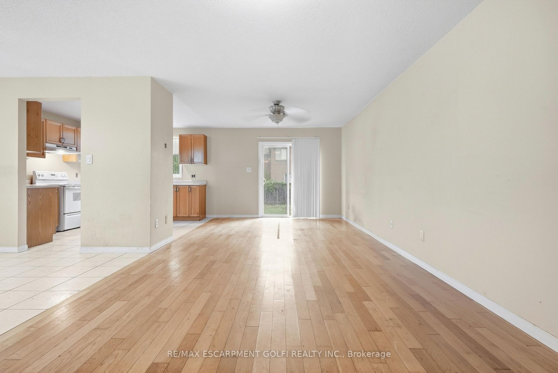 Photo 11 of 27 Pisa Drive, Hamilton, Lakeshore — HOMEH