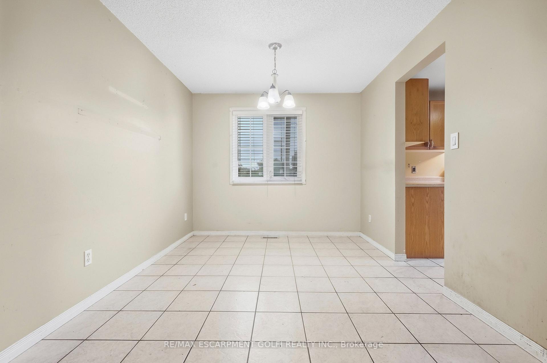 Photo 13 of 27 Pisa Drive, Hamilton, Lakeshore — HOMEH