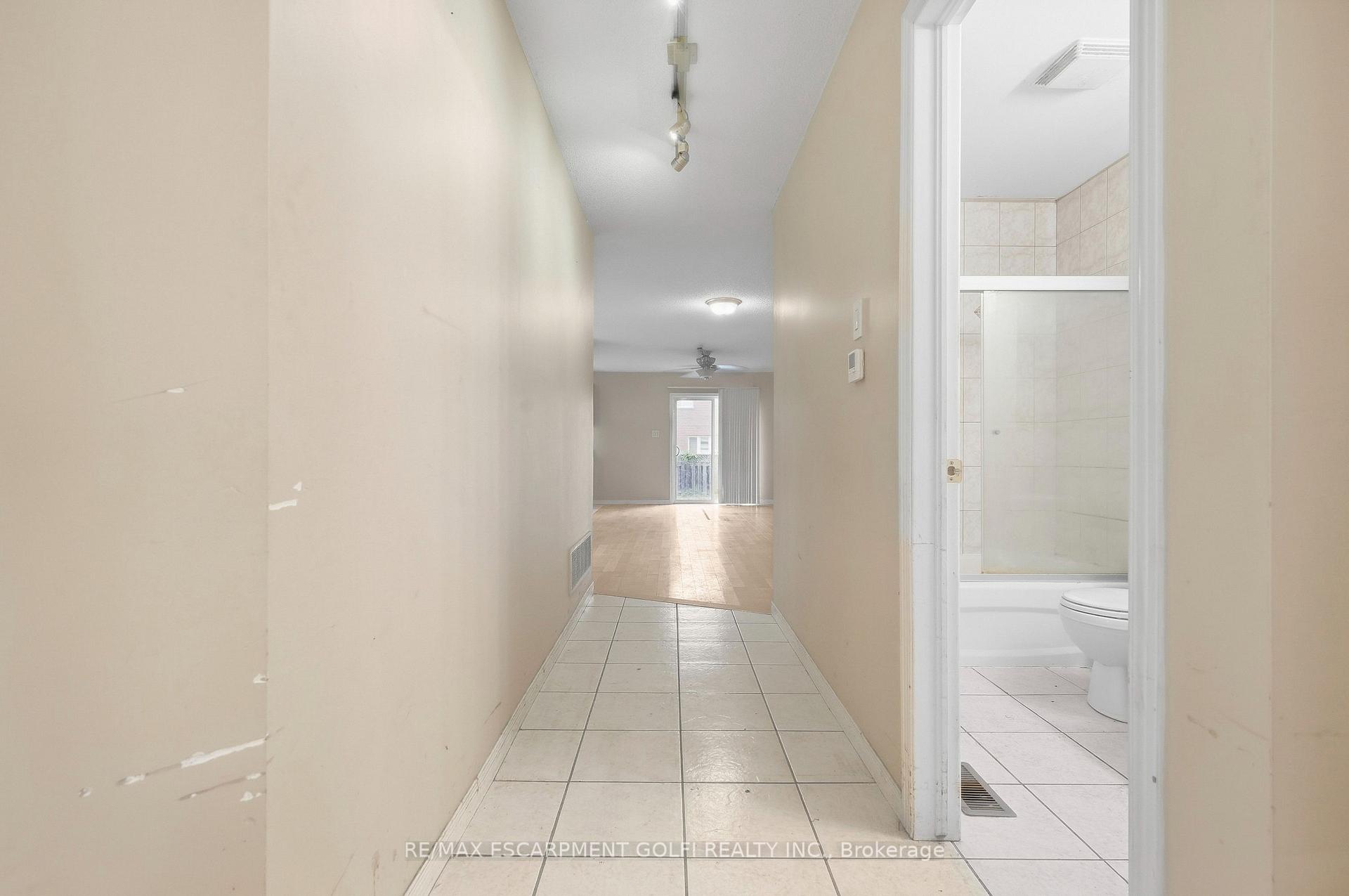 Photo 23 of 27 Pisa Drive, Hamilton, Lakeshore — HOMEH