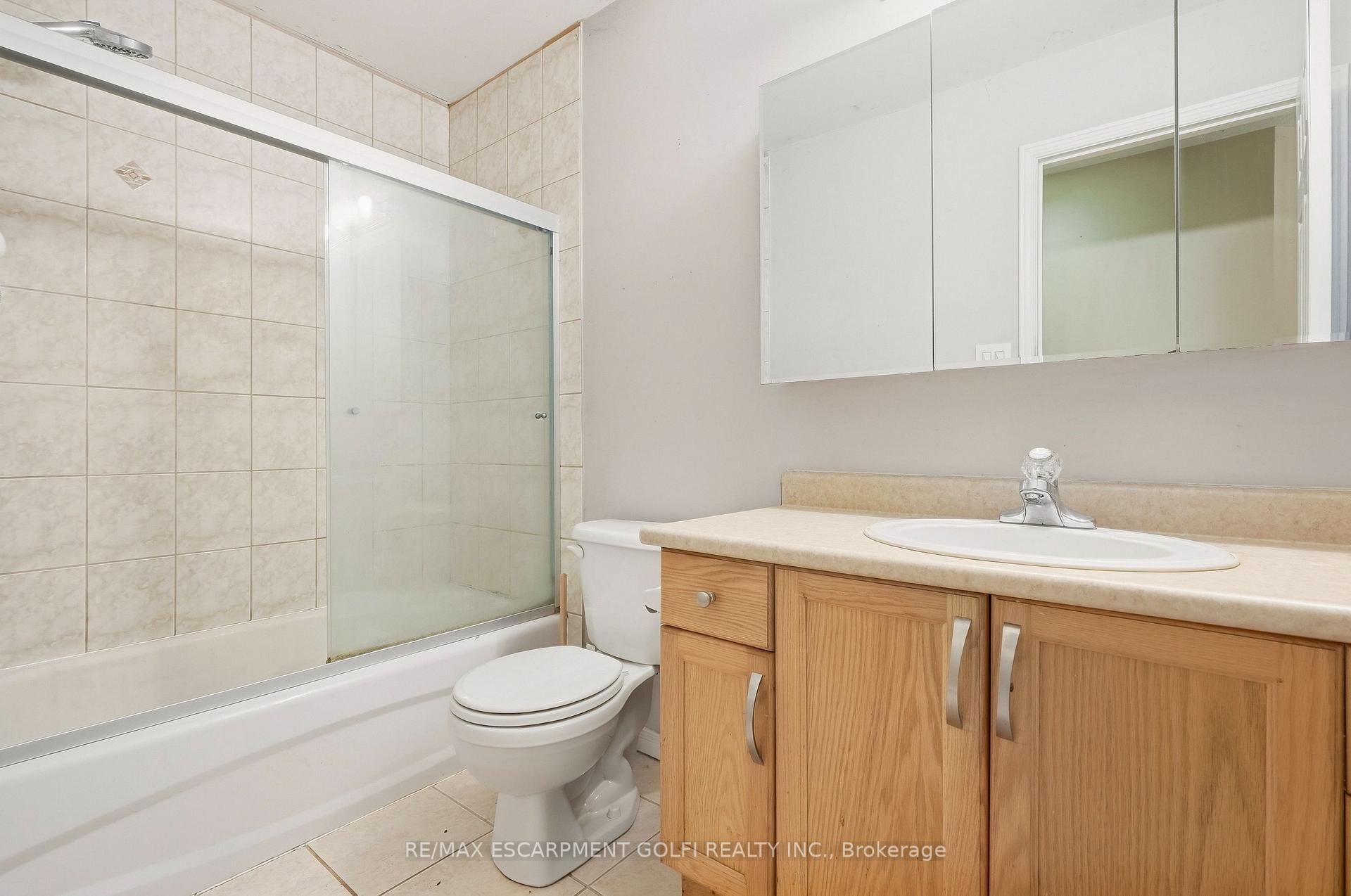 Photo 24 of 27 Pisa Drive, Hamilton, Lakeshore — HOMEH