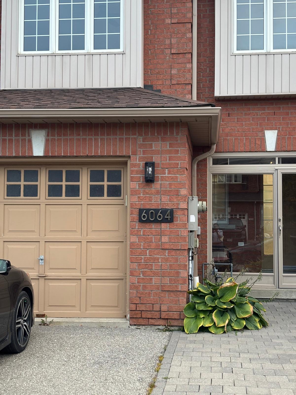 Photo 2 of 6064 Coxswain Crescent, Mississauga, East Credit — HOMEH