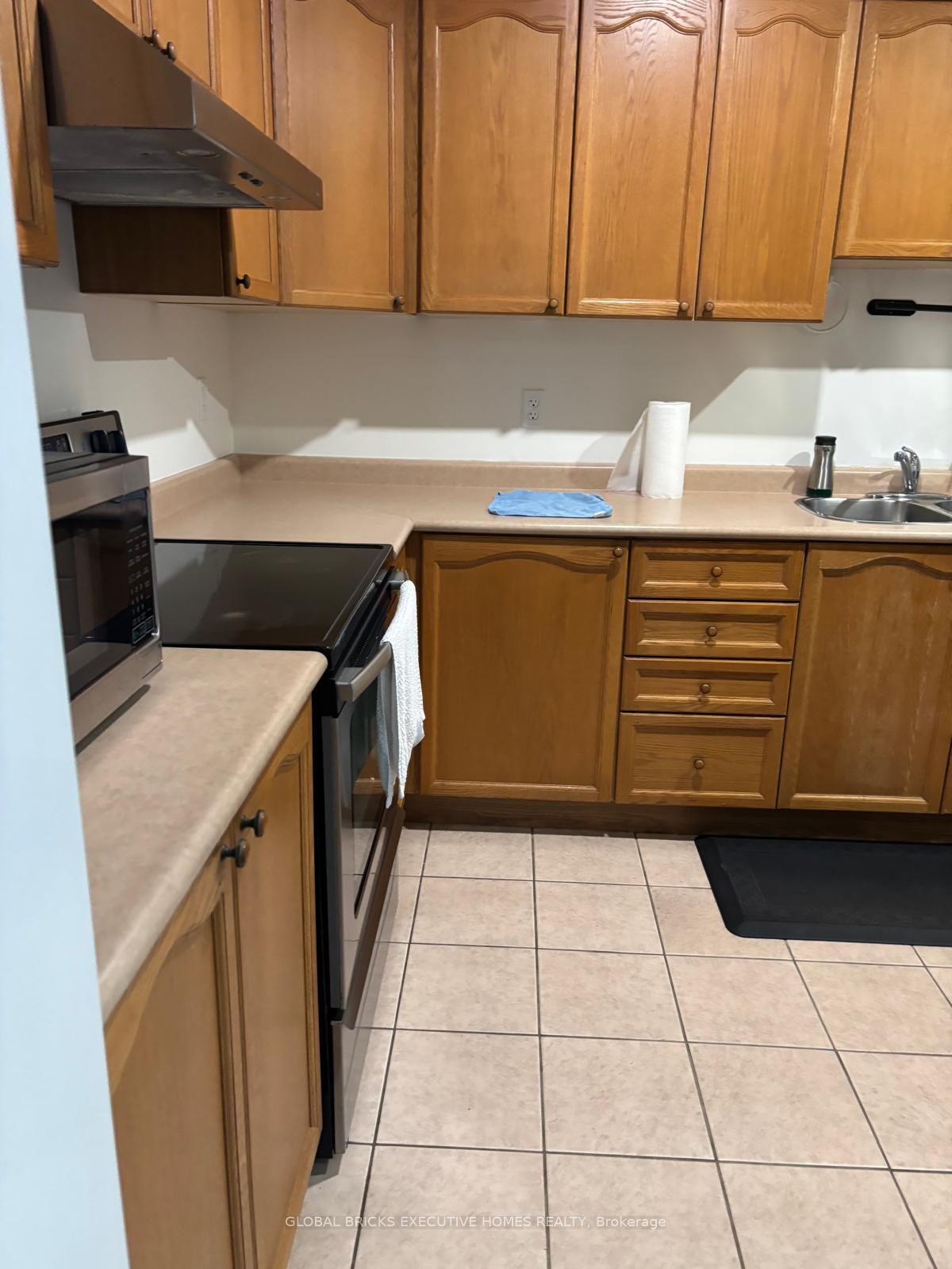 Photo 5 of 6064 Coxswain Crescent, Mississauga, East Credit — HOMEH