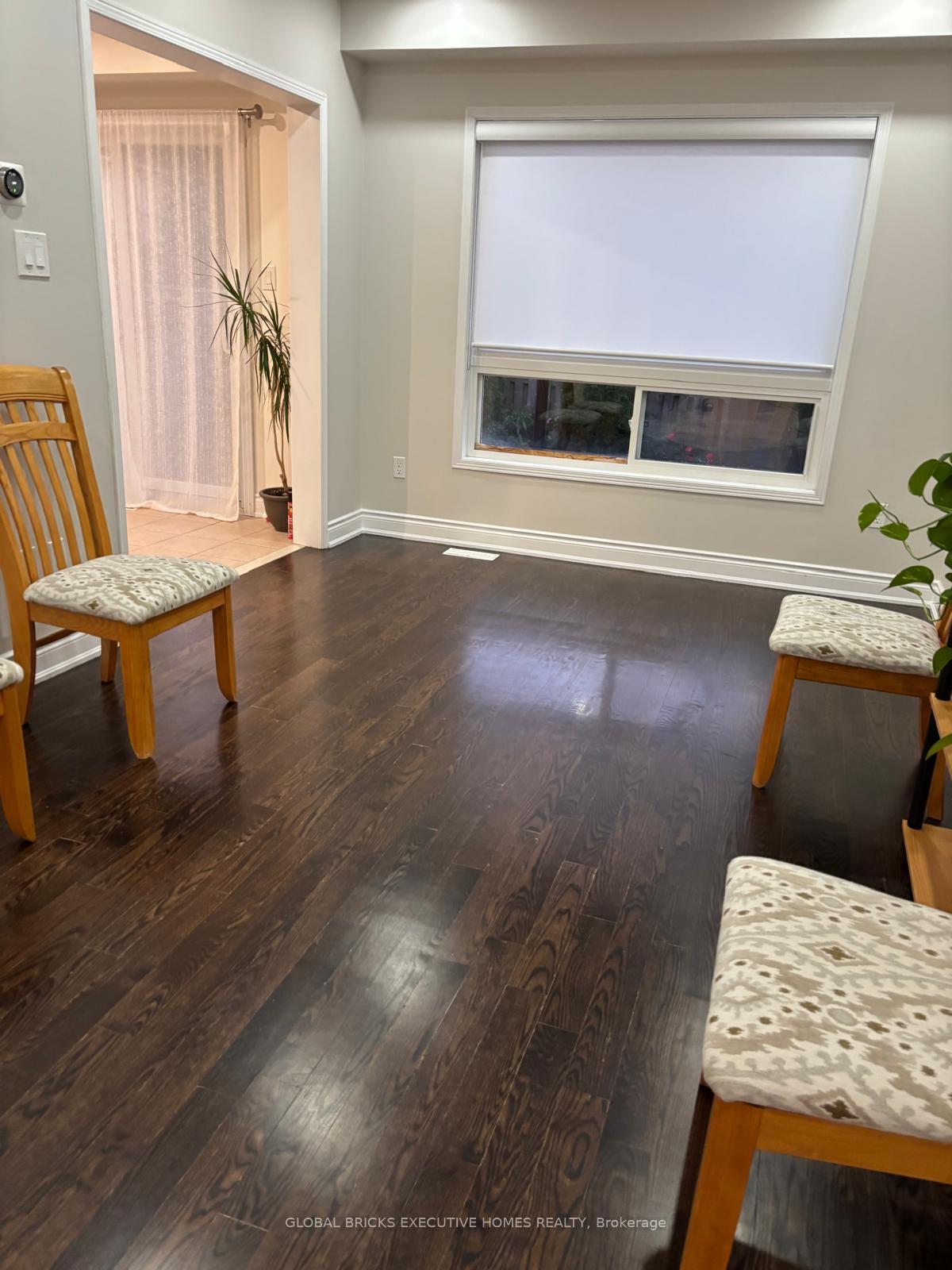 Photo 7 of 6064 Coxswain Crescent, Mississauga, East Credit — HOMEH