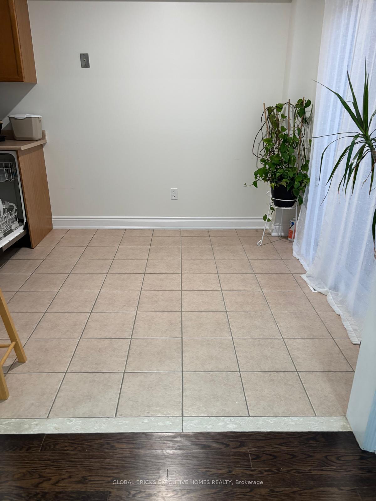 Photo 9 of 6064 Coxswain Crescent, Mississauga, East Credit — HOMEH