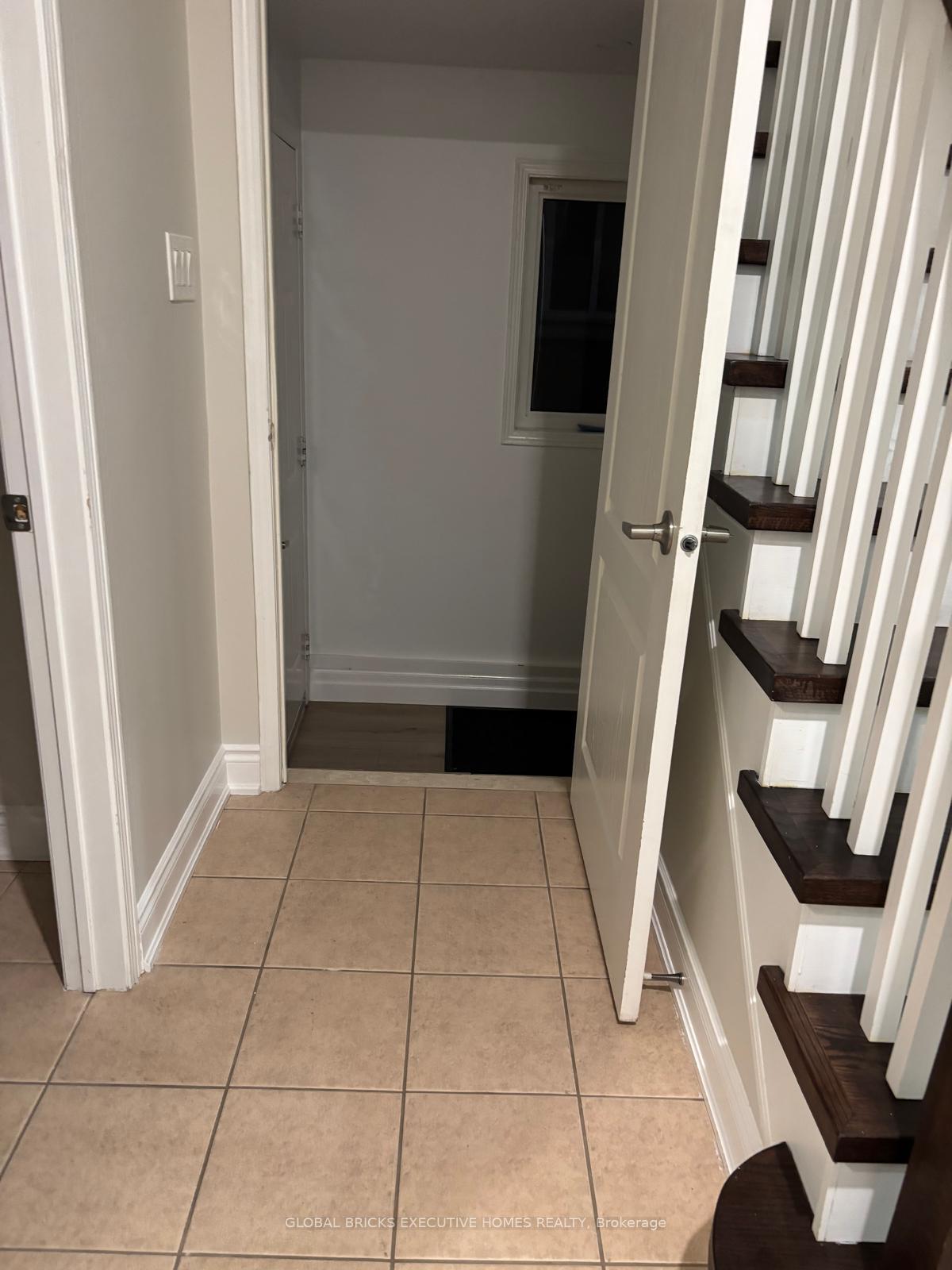 Photo 11 of 6064 Coxswain Crescent, Mississauga, East Credit — HOMEH