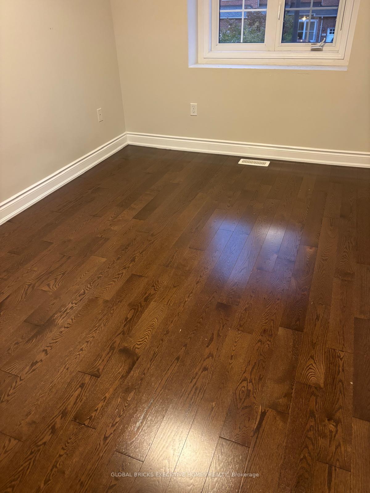 Photo 17 of 6064 Coxswain Crescent, Mississauga, East Credit — HOMEH