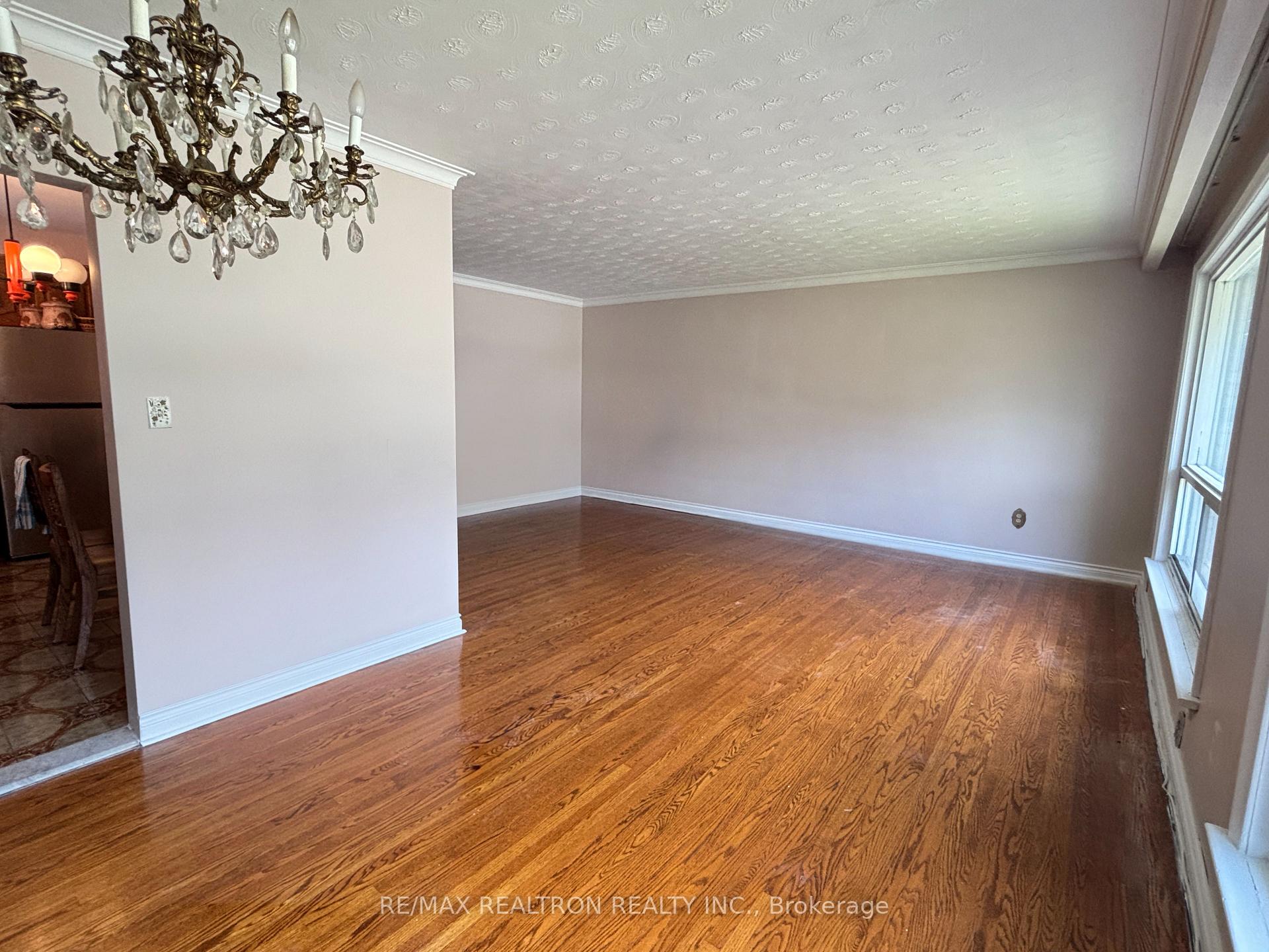 Photo 17 of 97 Overbrook Place, North York, Bathurst Manor — HOMEH