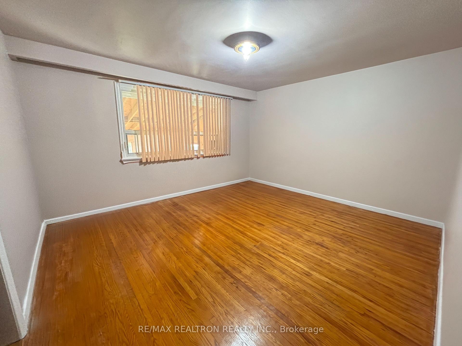 Photo 23 of 97 Overbrook Place, North York, Bathurst Manor — HOMEH