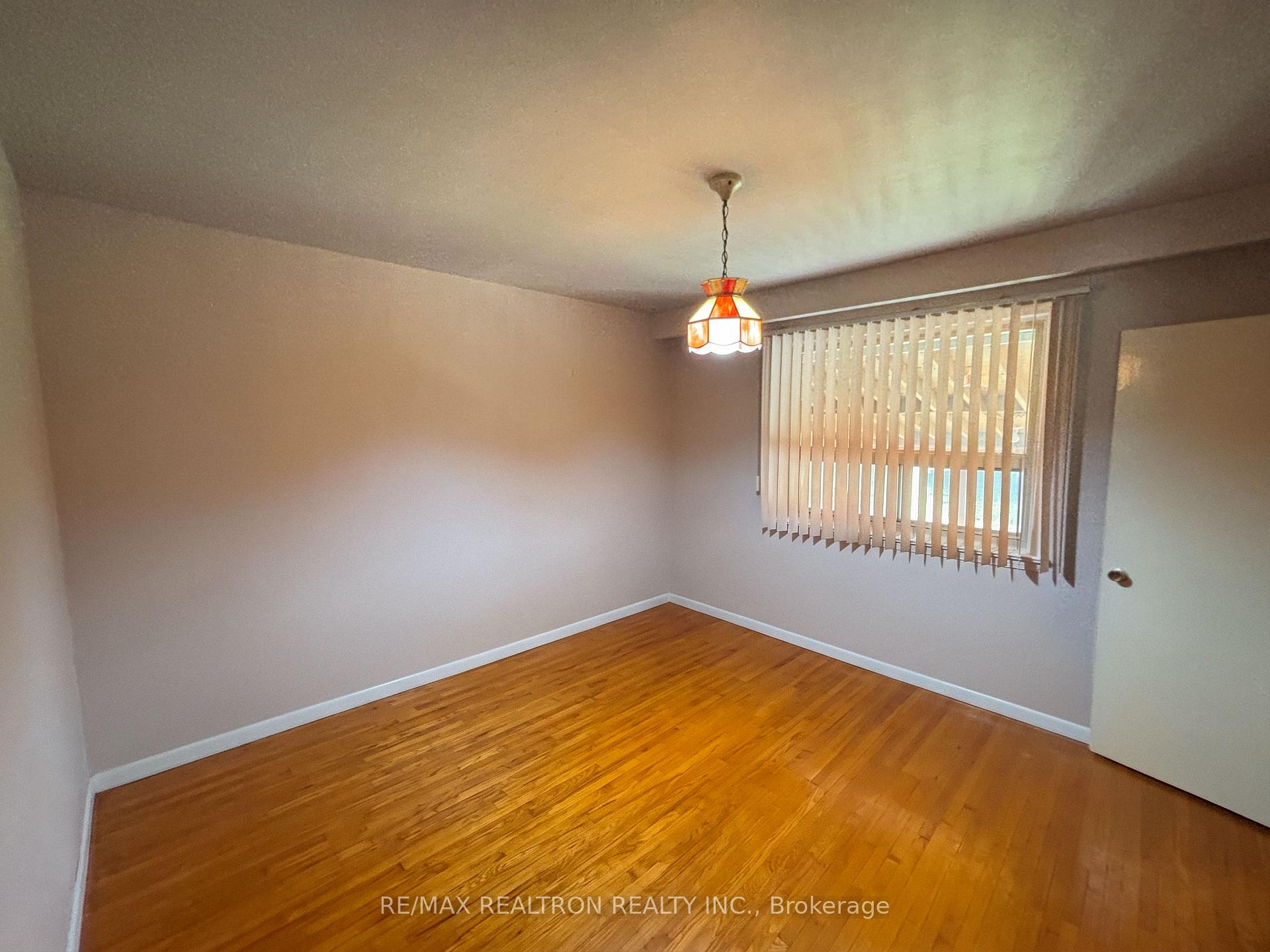 Photo 25 of 97 Overbrook Place, North York, Bathurst Manor — HOMEH