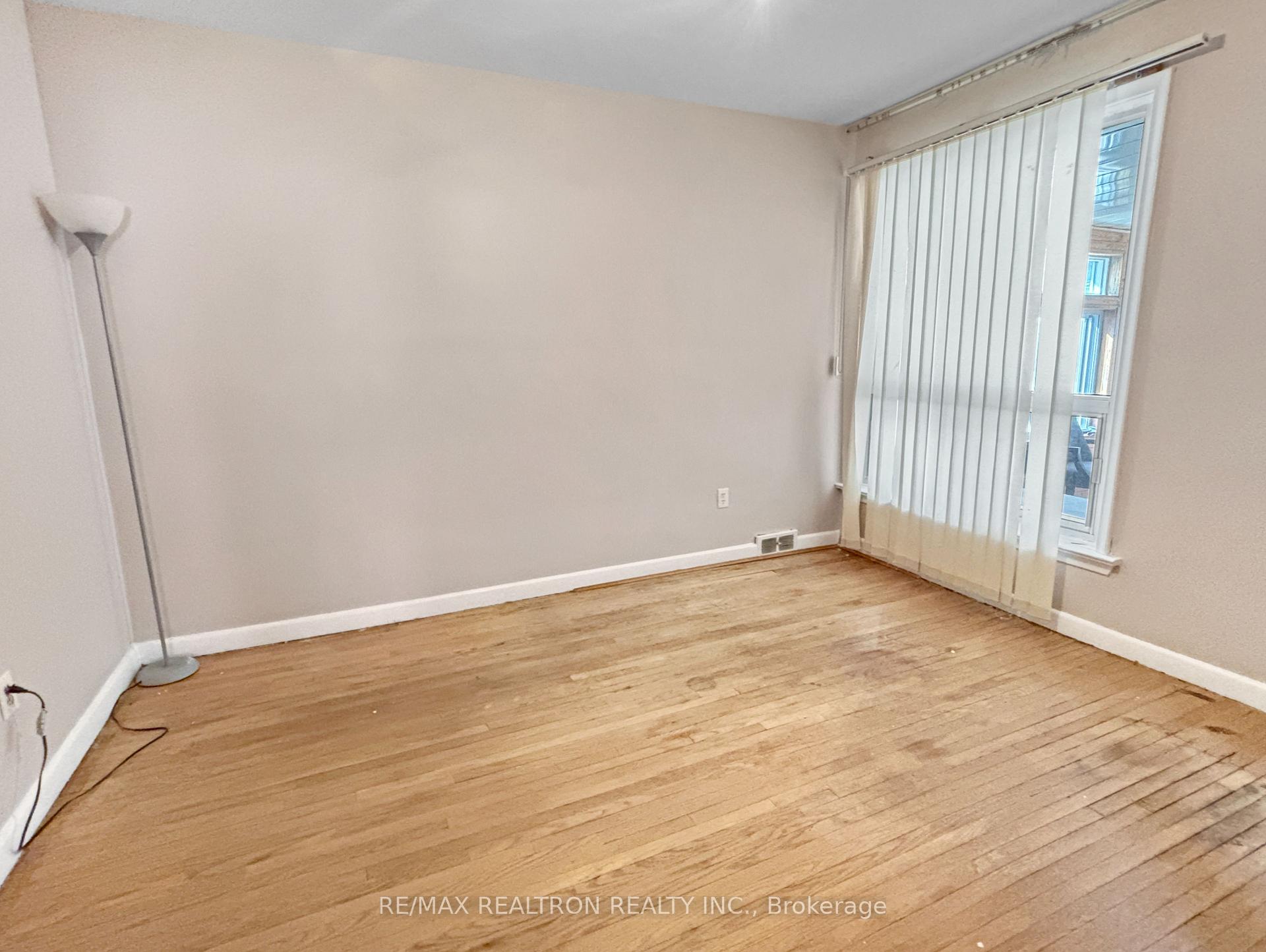 Photo 27 of 97 Overbrook Place, North York, Bathurst Manor — HOMEH