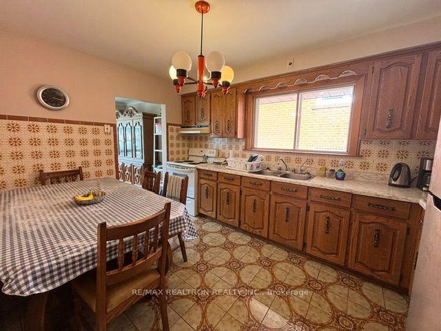 Photo 31 of 97 Overbrook Place, North York, Bathurst Manor — HOMEH