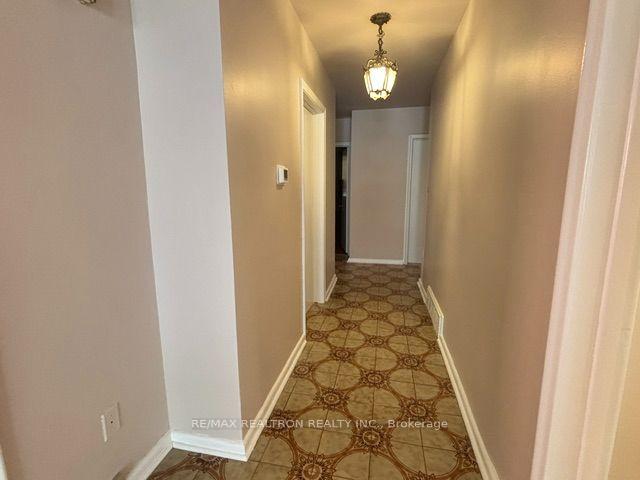 Photo 33 of 97 Overbrook Place, North York, Bathurst Manor — HOMEH