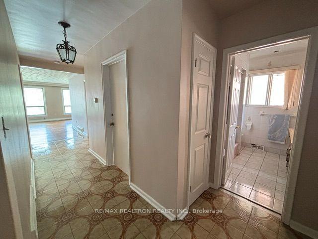 Photo 35 of 97 Overbrook Place, North York, Bathurst Manor — HOMEH