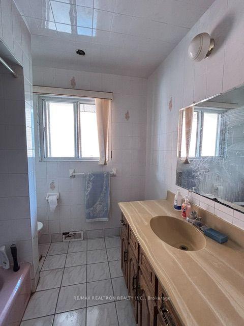 Photo 37 of 97 Overbrook Place, North York, Bathurst Manor — HOMEH