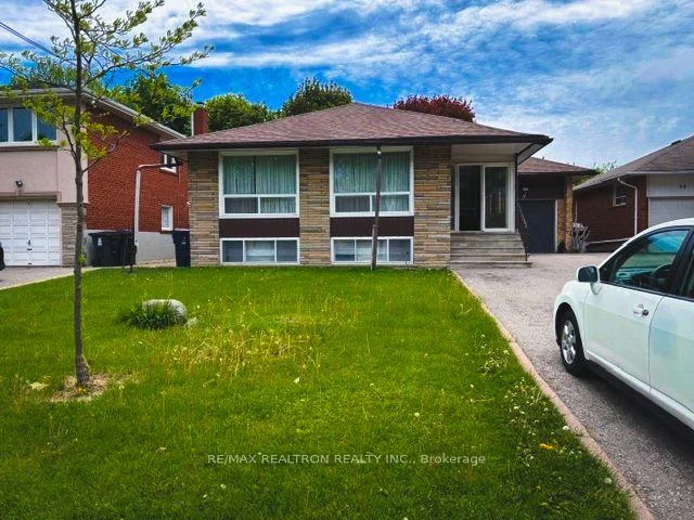 Photo 3 of 97 Overbrook Place, North York, Bathurst Manor — HOMEH