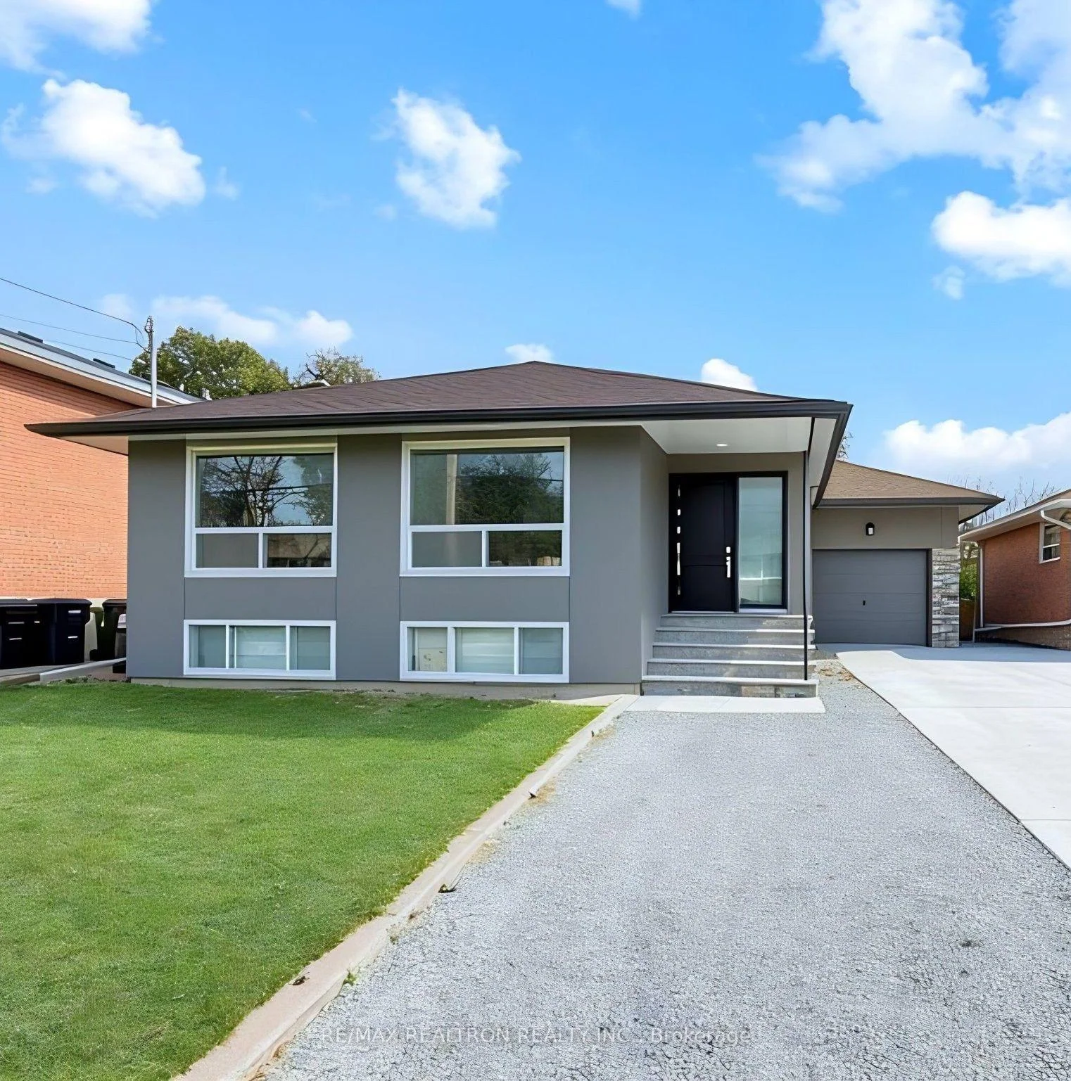 Photo 4 of 97 Overbrook Place, North York, Bathurst Manor — HOMEH