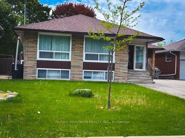 Photo 7 of 97 Overbrook Place, North York, Bathurst Manor — HOMEH