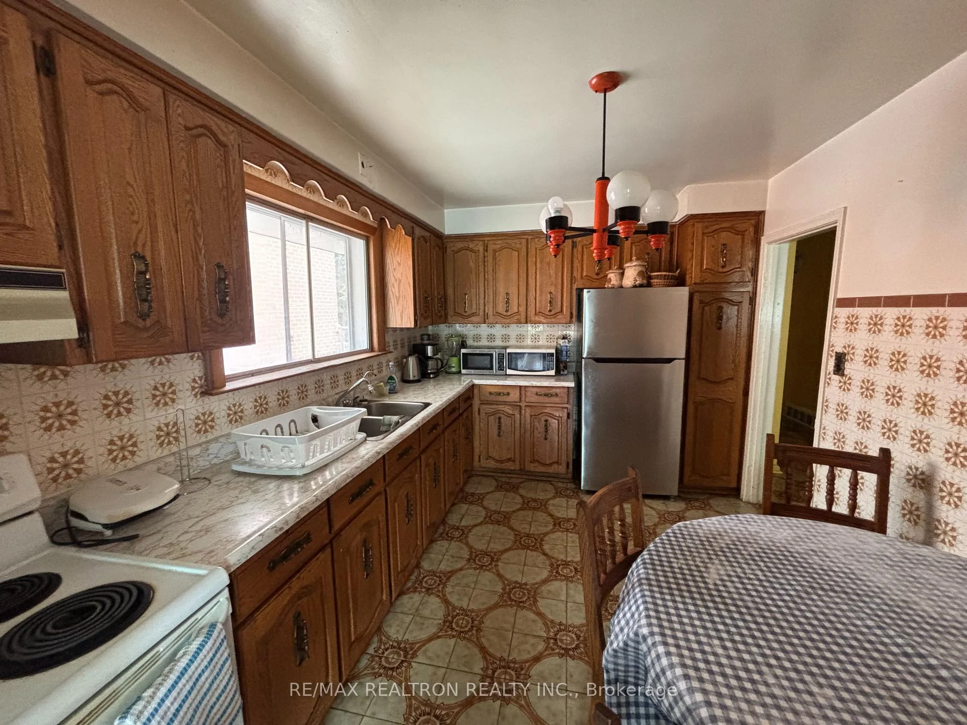 Photo 9 of 97 Overbrook Place, North York, Bathurst Manor — HOMEH