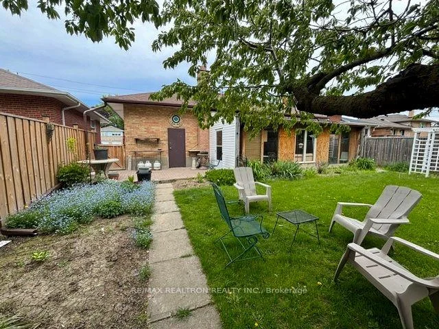 Photo 12 of 97 Overbrook Place, North York, Bathurst Manor — HOMEH