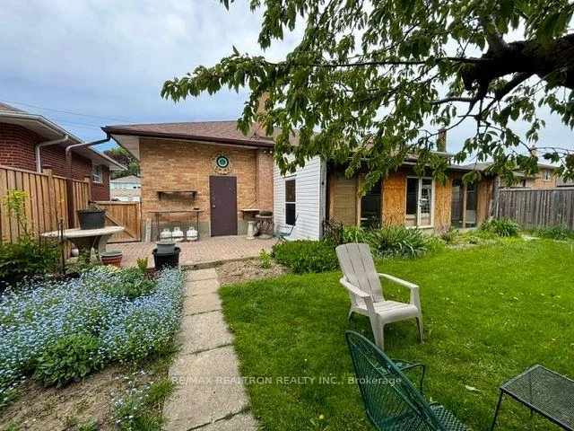 Photo 14 of 97 Overbrook Place, North York, Bathurst Manor — HOMEH