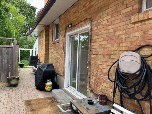 Photo 20 of 97 Overbrook Place, North York, Bathurst Manor — HOMEH