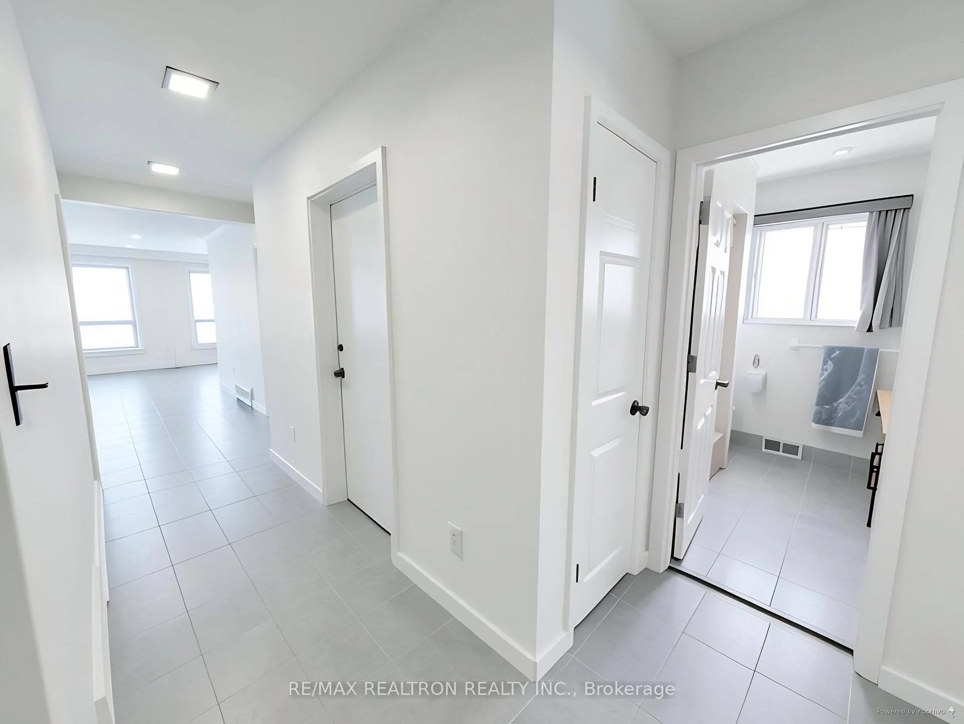 Photo 34 of 97 Overbrook Place, North York, Bathurst Manor — HOMEH
