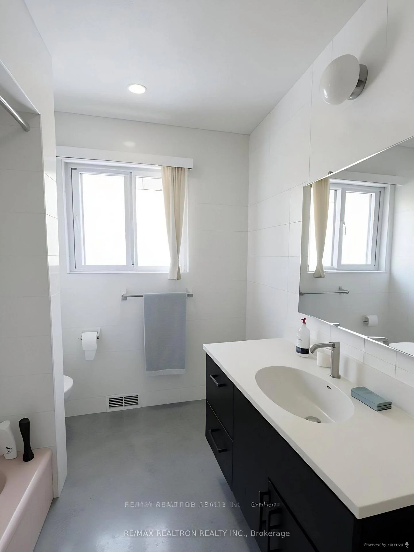 Photo 36 of 97 Overbrook Place, North York, Bathurst Manor — HOMEH