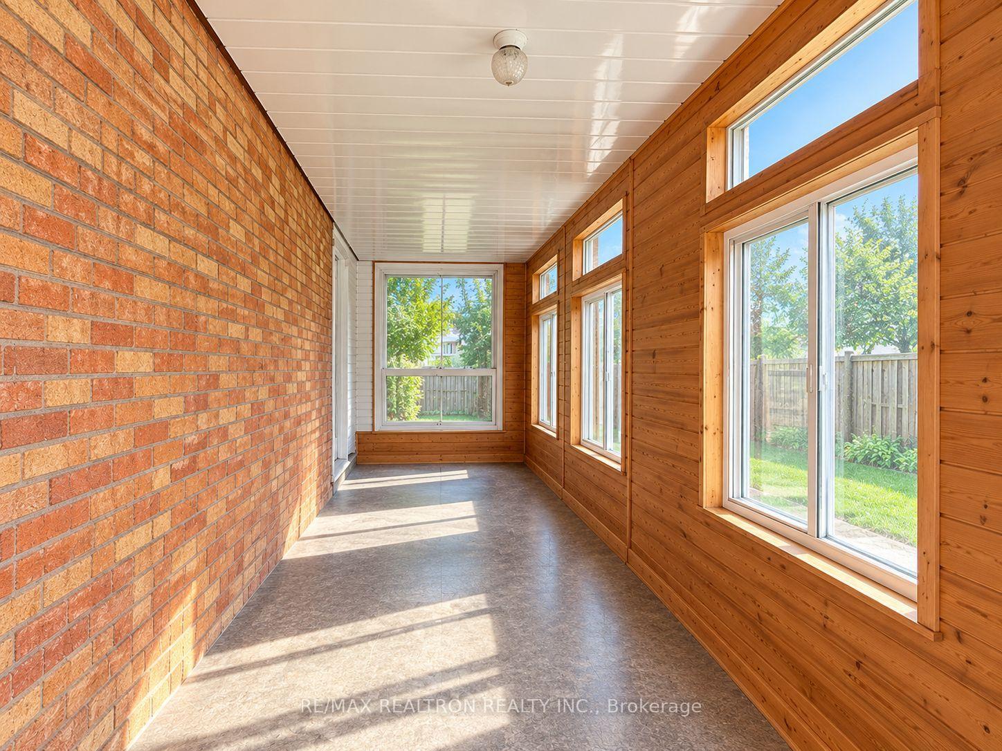 Photo 10 of 97 Overbrook Place, North York, Bathurst Manor — HOMEH