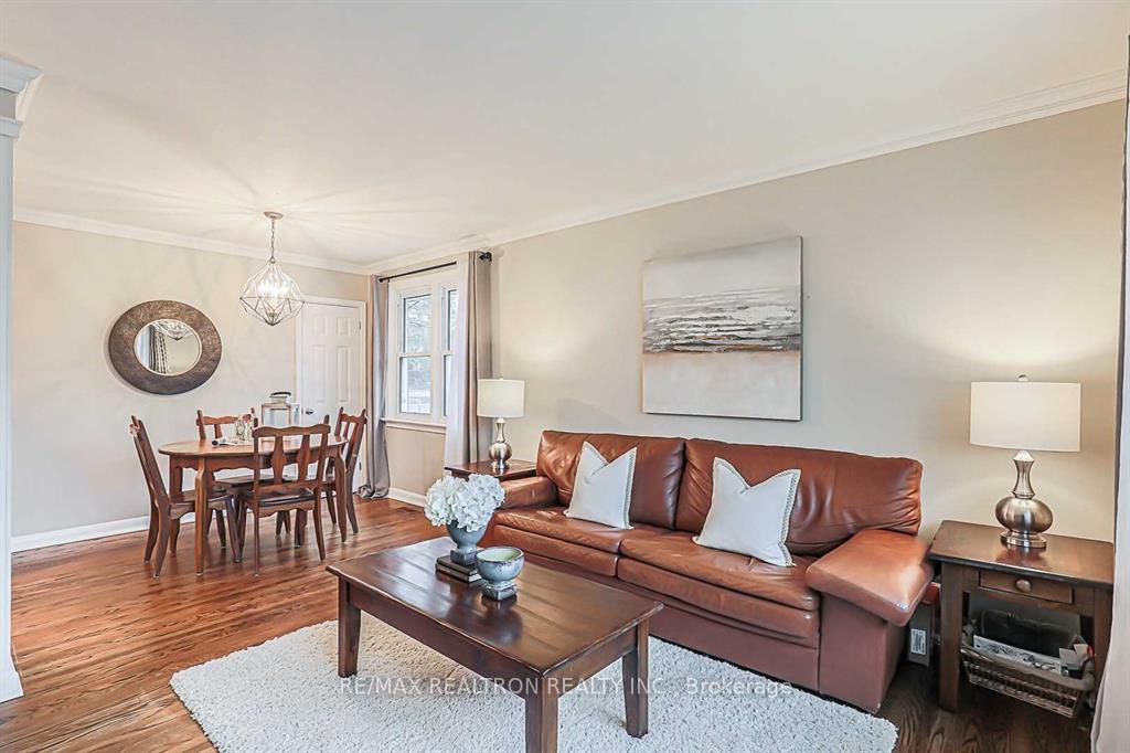 Photo 6 of 917 Henry Street, Whitby, Downtown Whitby — HOMEH