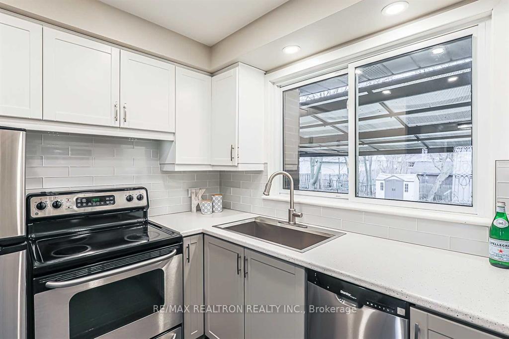 Photo 13 of 917 Henry Street, Whitby, Downtown Whitby — HOMEH