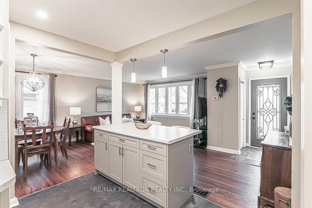 Photo 14 of 917 Henry Street, Whitby, Downtown Whitby — HOMEH