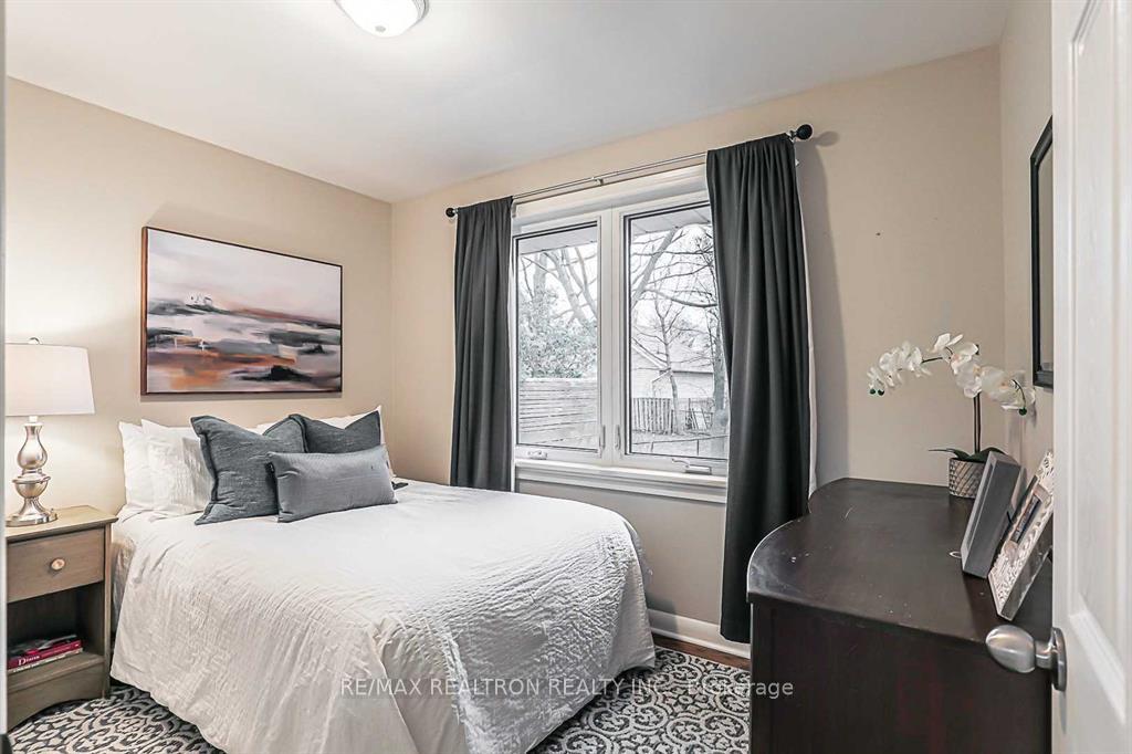 Photo 15 of 917 Henry Street, Whitby, Downtown Whitby — HOMEH
