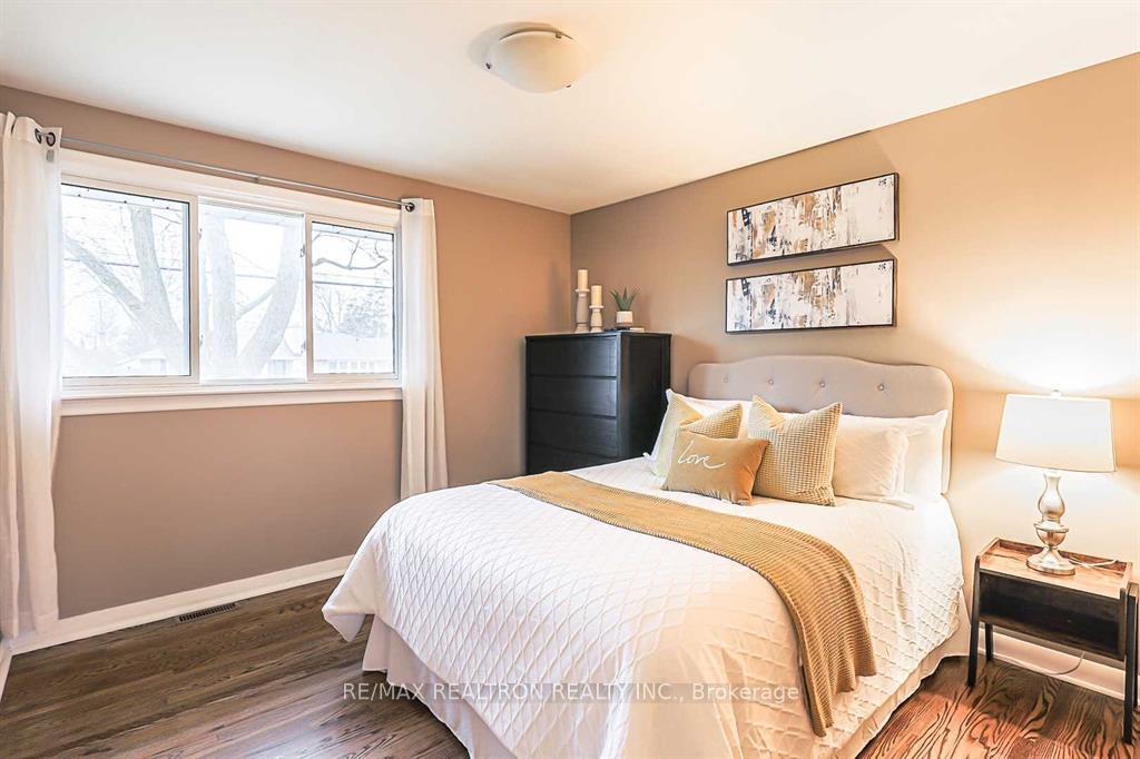 Photo 16 of 917 Henry Street, Whitby, Downtown Whitby — HOMEH