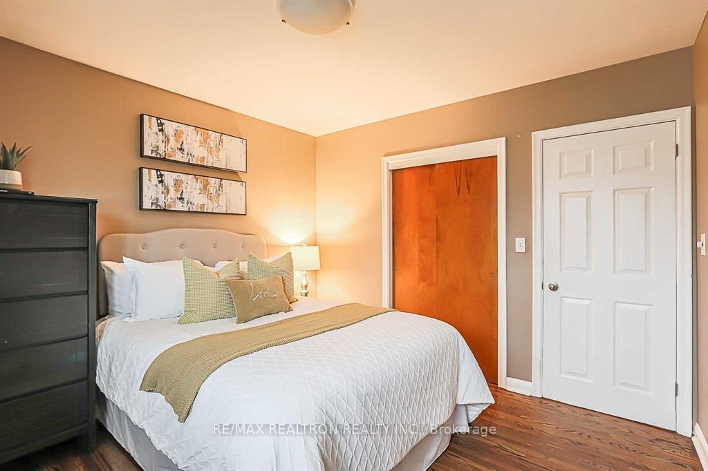 Photo 17 of 917 Henry Street, Whitby, Downtown Whitby — HOMEH