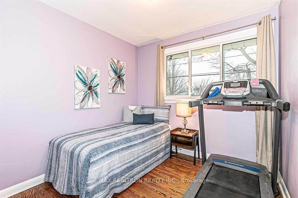 Photo 18 of 917 Henry Street, Whitby, Downtown Whitby — HOMEH