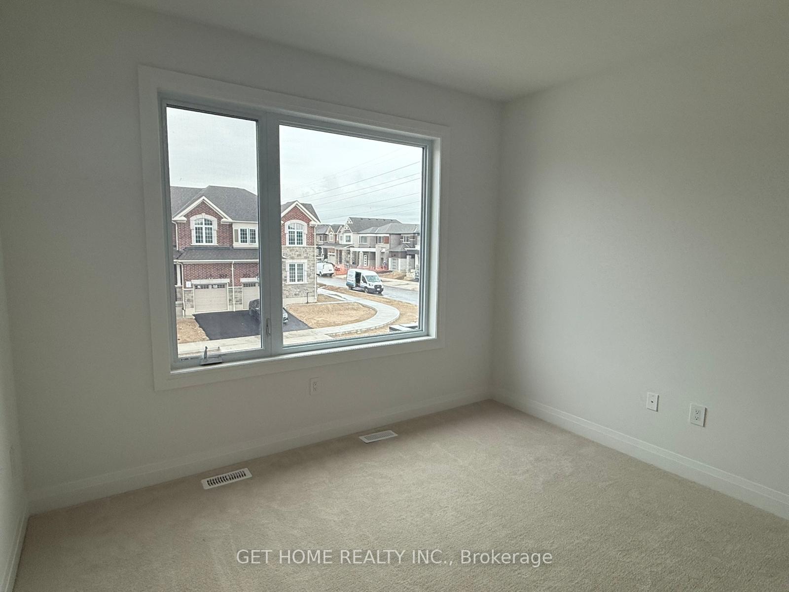 Photo 15 of 314 Millstone Street, Kitchener, Huron Park — HOMEH