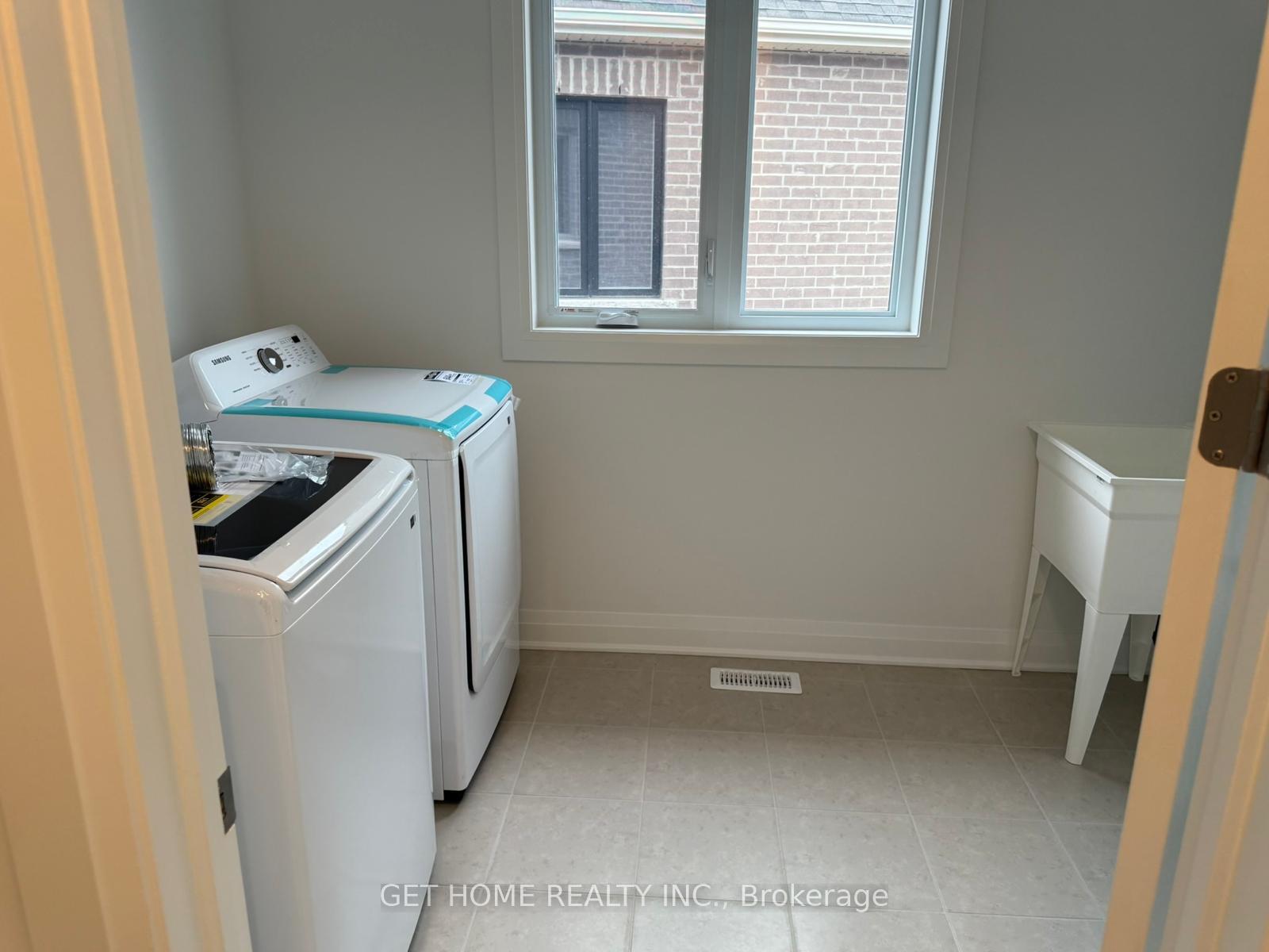 Photo 17 of 314 Millstone Street, Kitchener, Huron Park — HOMEH