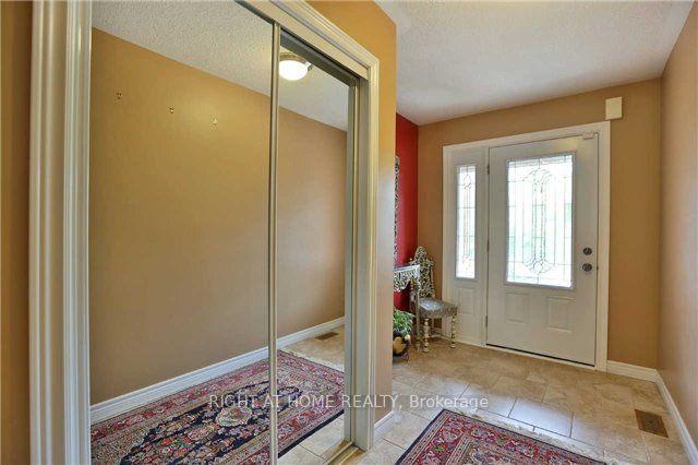 Photo 2 of 5162 Falconcrest Drive, Burlington, Uptown — HOMEH