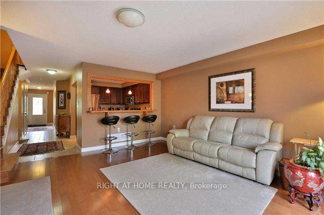 Photo 4 of 5162 Falconcrest Drive, Burlington, Uptown — HOMEH