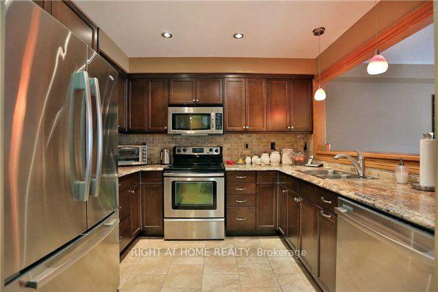 Photo 9 of 5162 Falconcrest Drive, Burlington, Uptown — HOMEH