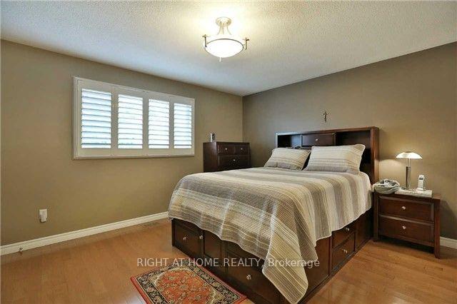 Photo 12 of 5162 Falconcrest Drive, Burlington, Uptown — HOMEH