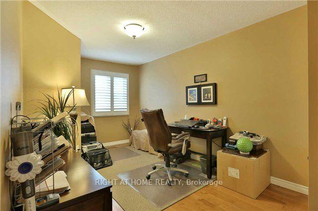 Photo 14 of 5162 Falconcrest Drive, Burlington, Uptown — HOMEH