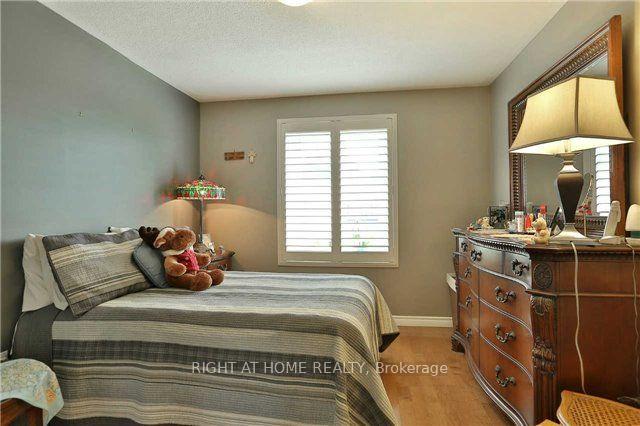 Photo 15 of 5162 Falconcrest Drive, Burlington, Uptown — HOMEH